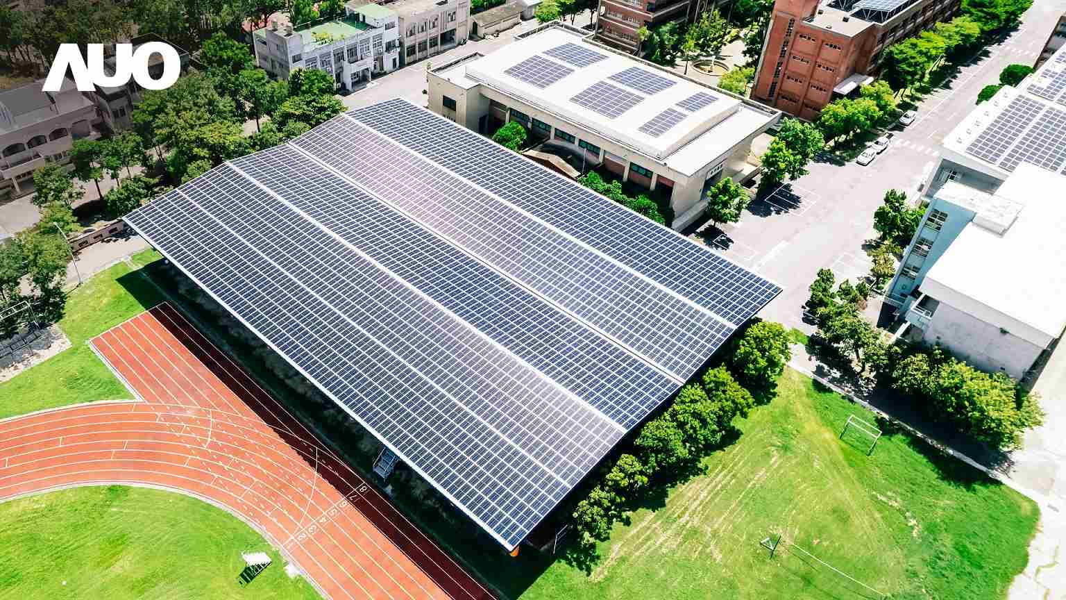 CG电子SunSteel光电整合型浪板具备快速安装、、、轻量化优势,,,可提升15%发电效能,,通过国际IEC与台湾VPC认证安全、、、、防漏、、、耐候标准