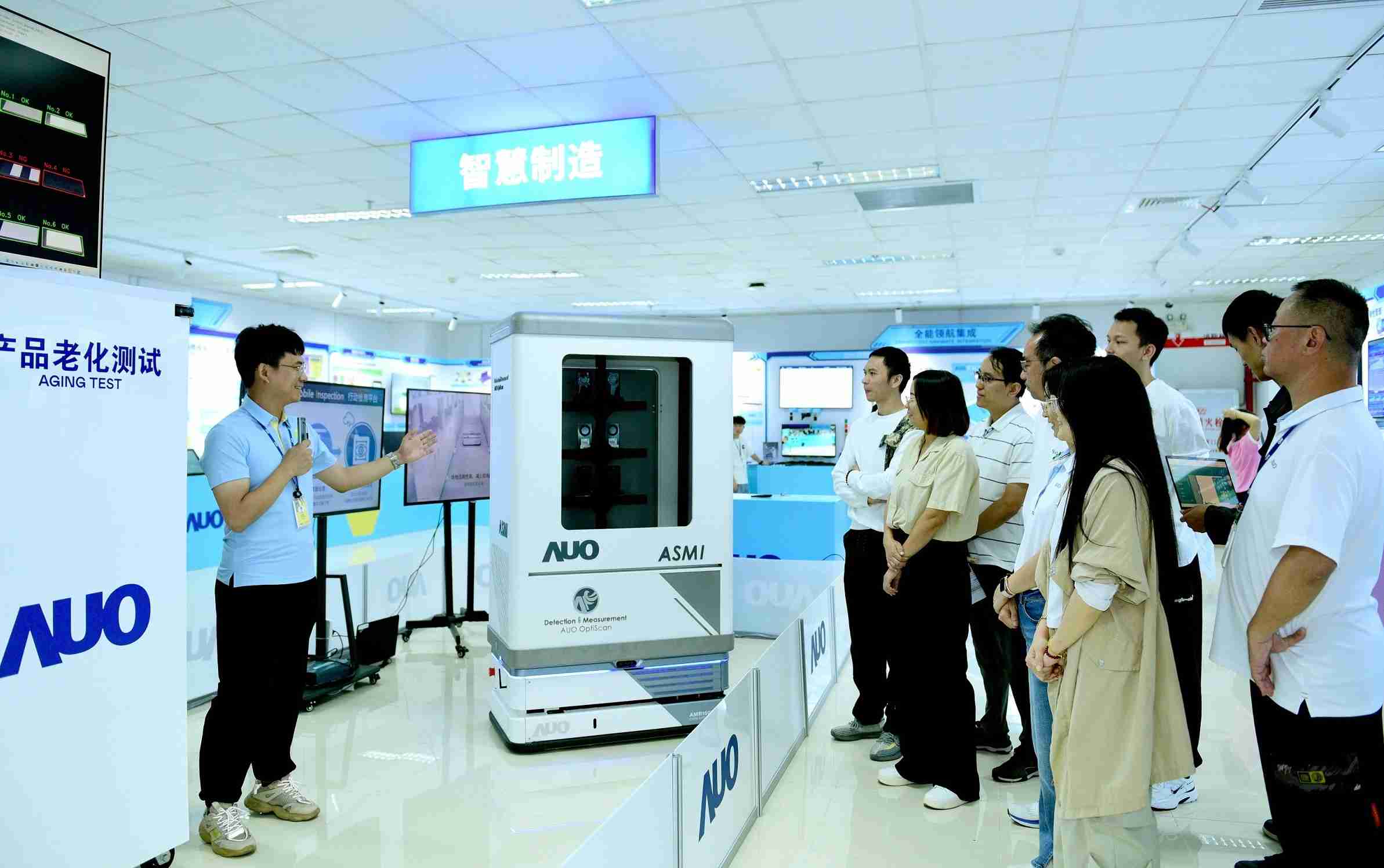 CG电子厦门将5G+ABC技术串联生产管理全流程，，，打通研发、、采购、、生管、、、制程、、设备、、、质量等产品全生命周期制造流程，，完成数字化设计、、、智慧供应链、、智能座舱、、、全流程设备管理、、、、数据驱动优化、、、、智慧在线检测、、、智慧品管等自适应生产模式升级