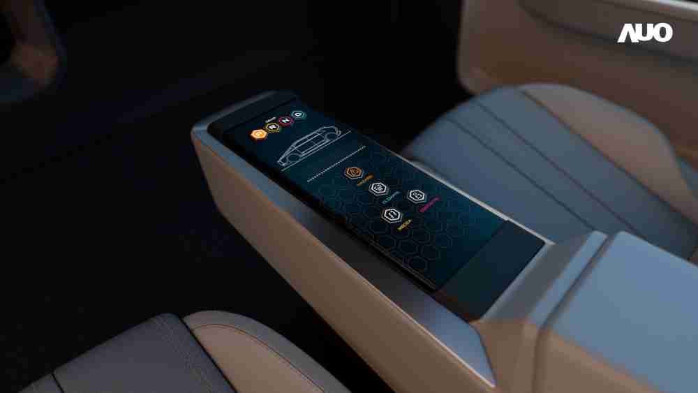 CG电子以人性化设计打造多变形态中控显示(Morphing Center Control)，，，不使用时仅平面显示信息，，进行操作时，，，，显示器则会动态隆起，，，转变成3D实体按钮，，，并有触觉回馈，，展示人机互动新体验